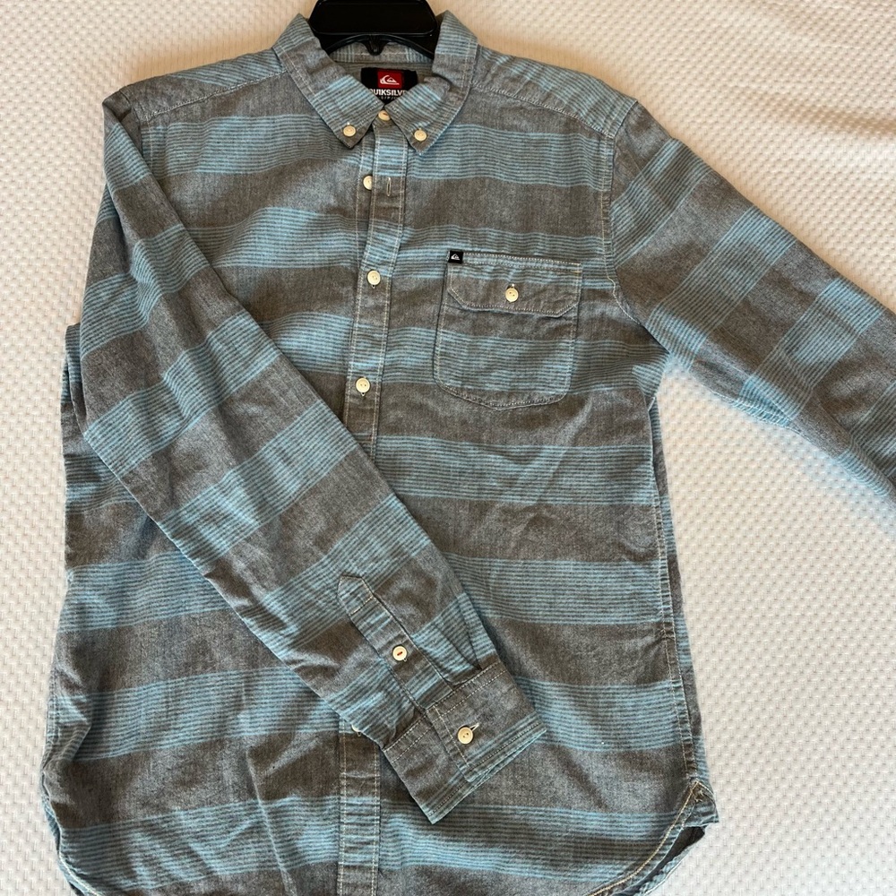 Quicksilver men’s small long sleeve button down shirt
